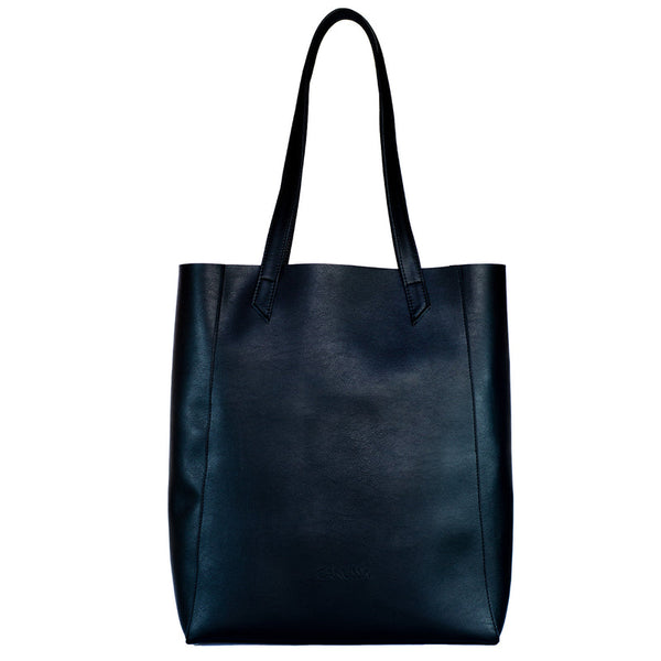 Classic Tote in Black from Canussa